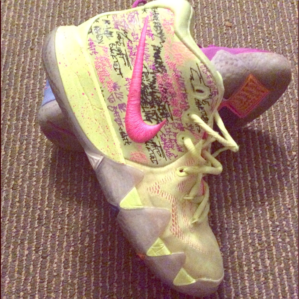 Men’s Kyrie Irving Confetti Basketball Sneakers Gem